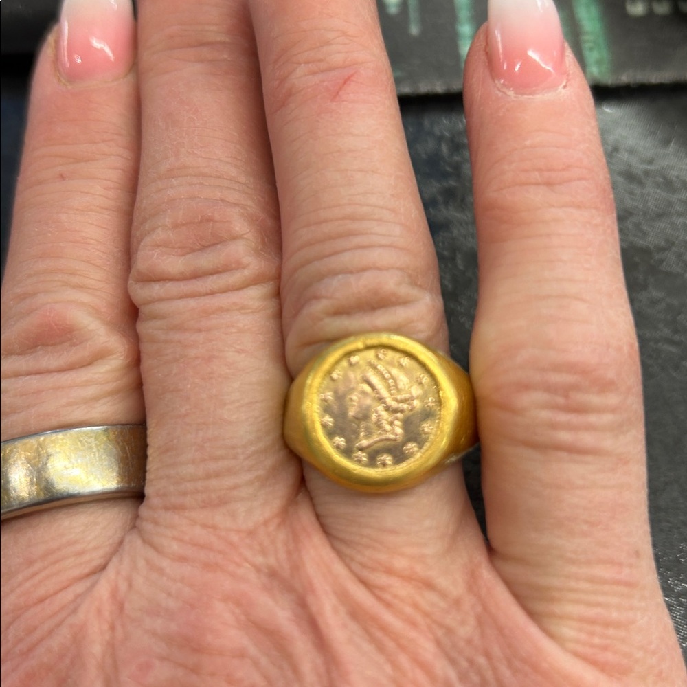 450428 22k yg ring with gold coin 15.7g